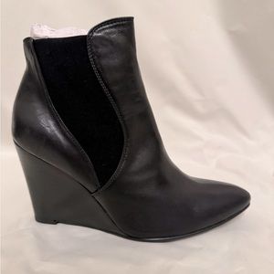 NWOT Stuart Weitzman black leather ankle boot women’s 7.5